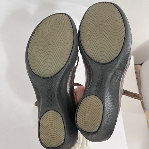 ECCO Sandal Size 6.5 EU 37 Comfort Metallic Gold Leather Gladiator T Strap Flash - Picture 4 of 8